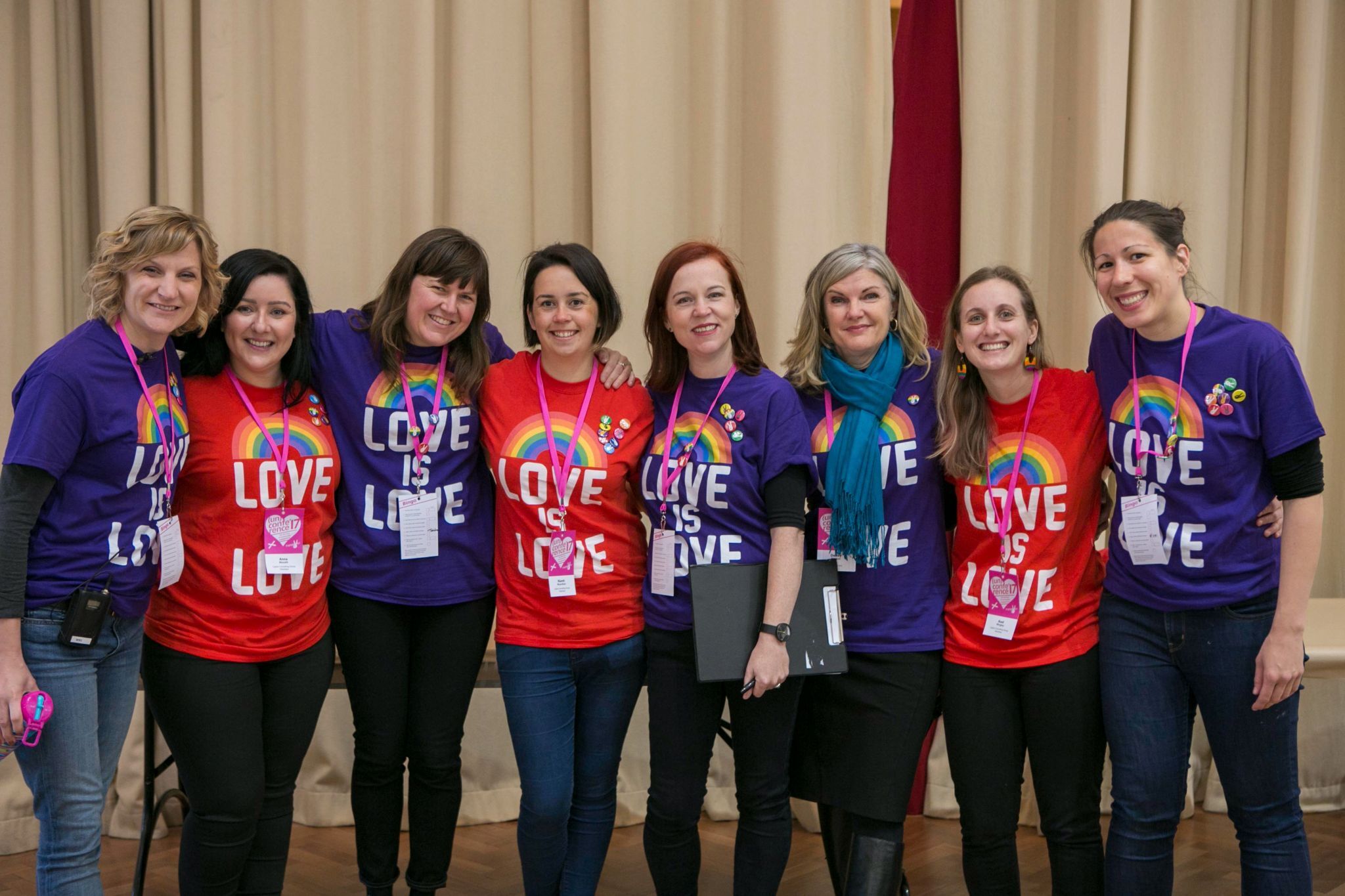 Becky Hirst with community